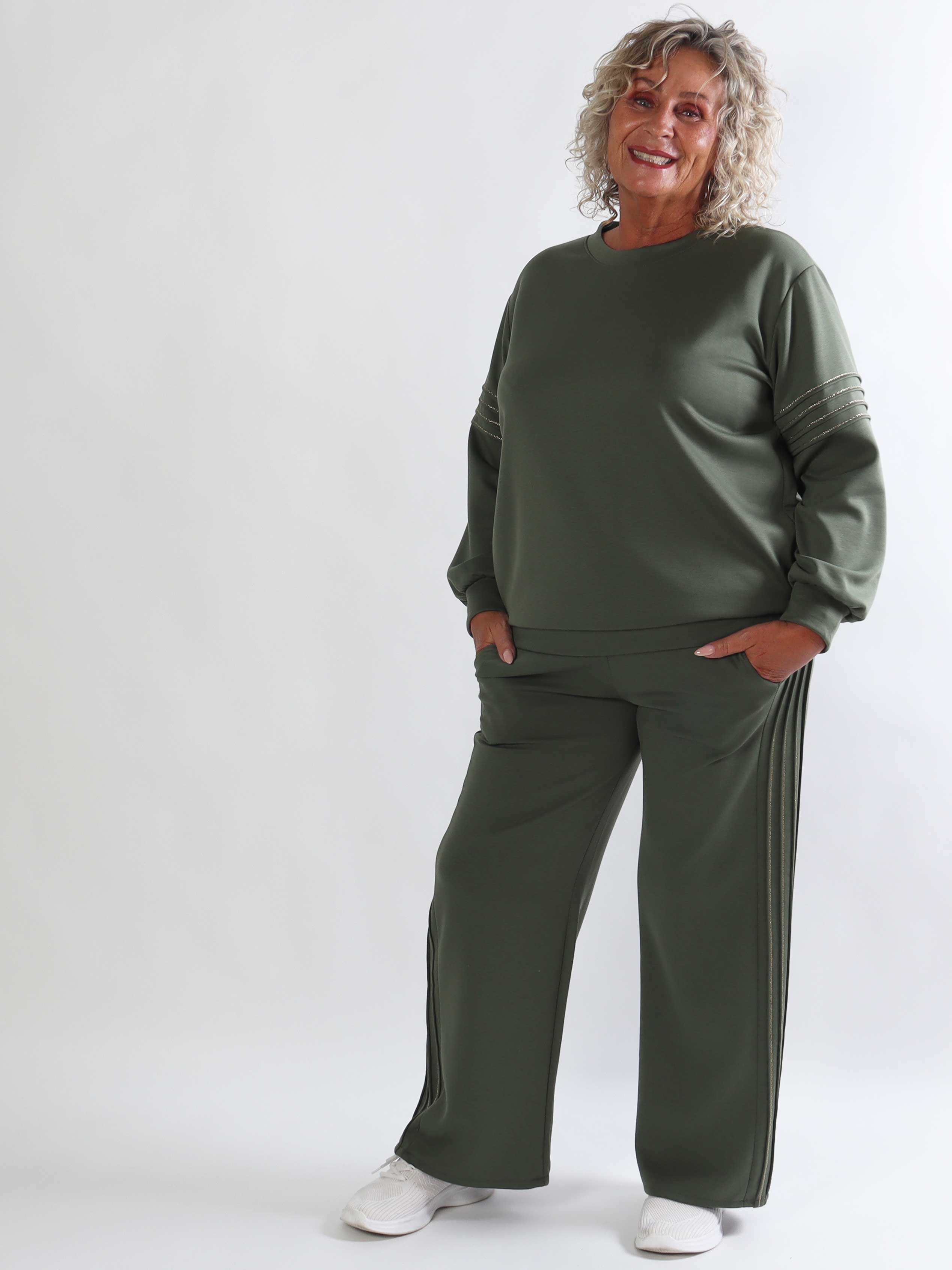 Dream - Blødeste plus size joggingsæt i viskose med elegante gulddetaljer